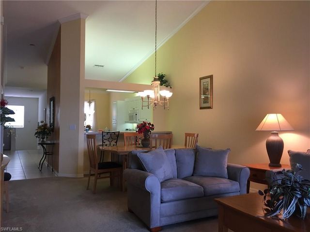 500 Robin Hood CIR 202, Naples, FL 34104