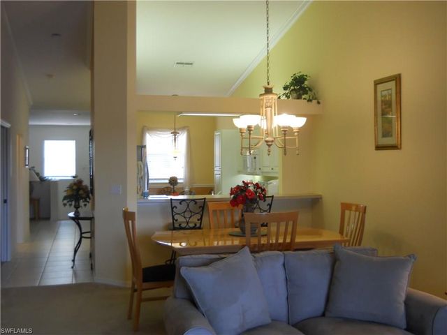 500 Robin Hood CIR 202, Naples, FL 34104