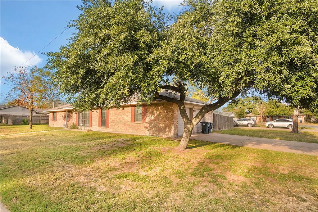 1003 Holik Drive, College Station, TX 77840
