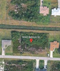 5042 Benton ST, Lehigh Acres, FL 33971