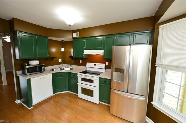 809 Christa CT, Virginia Beach, VA 23462