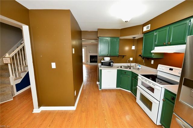 809 Christa CT, Virginia Beach, VA 23462