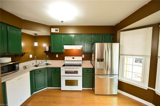 809 Christa CT, Virginia Beach, VA 23462