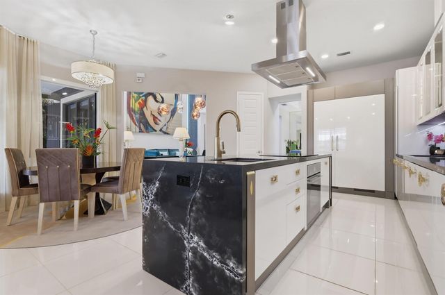 10271 Peninsula Place, Parkland, FL 33076