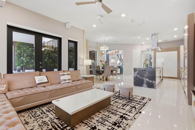 10271 Peninsula Place, Parkland, FL 33076