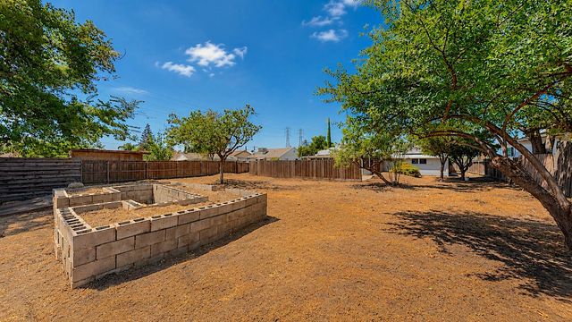 324 Sycamore Ave, Manteca, CA 95336