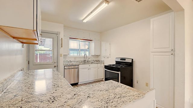 324 Sycamore Ave, Manteca, CA 95336