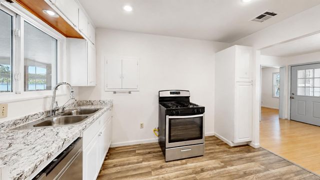 324 Sycamore Ave, Manteca, CA 95336