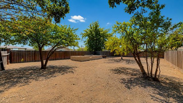 324 Sycamore Ave, Manteca, CA 95336