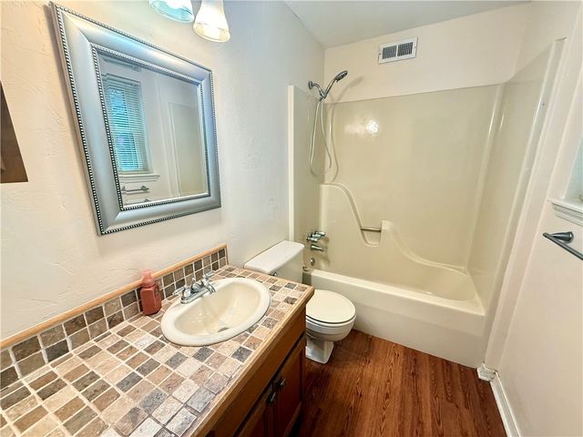 1711 N University Drive, Russellville, AR 72801