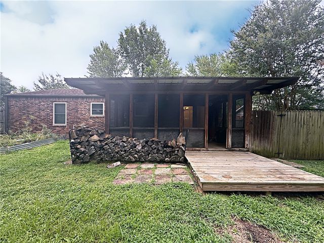 1711 N University Drive, Russellville, AR 72801