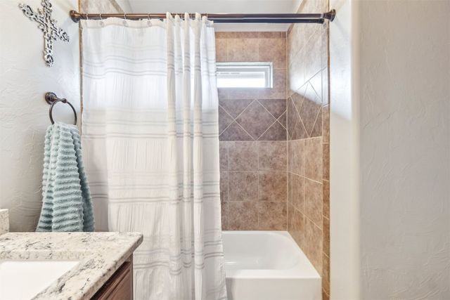 2825 Busheywood Drive, Yukon, OK 73099