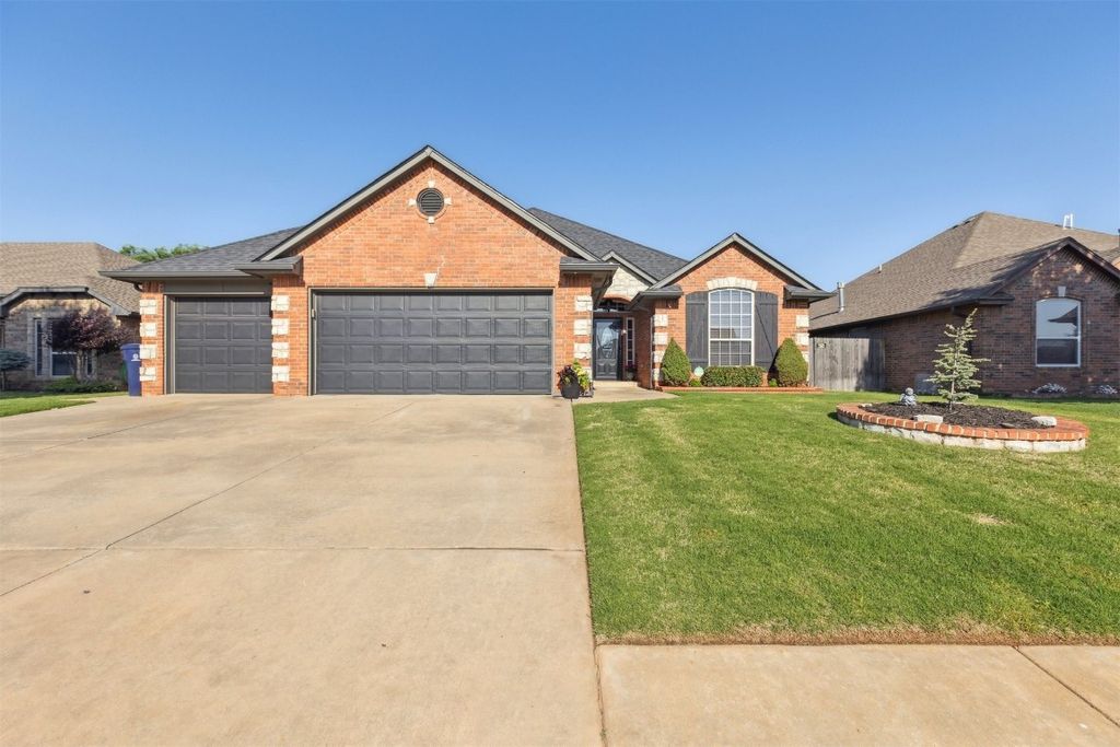 2825 Busheywood Drive, Yukon, OK 73099
