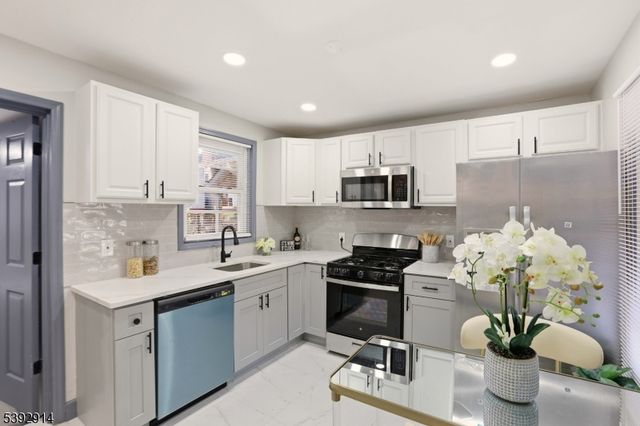 328 Halsted St, East Orange City, NJ 07018