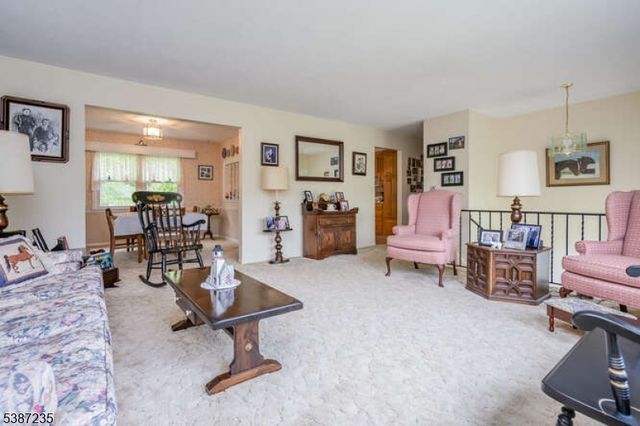 17 Meadow Ln, Mansfield Twp., NJ 07840