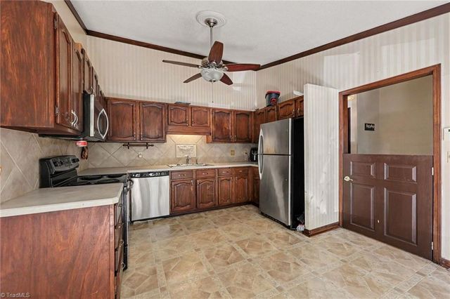 204 Ridgelea Court, Winston-salem, NC 27104
