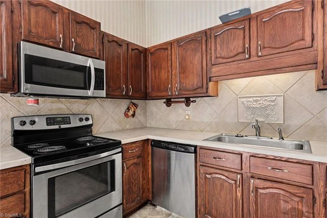 204 Ridgelea Court, Winston-salem, NC 27104
