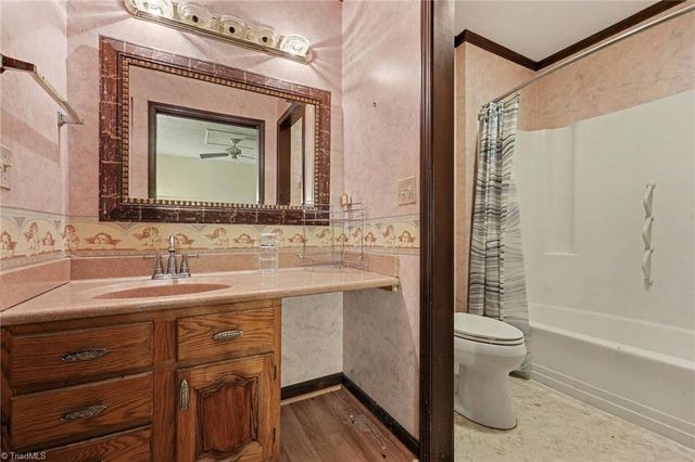 204 Ridgelea Court, Winston-salem, NC 27104