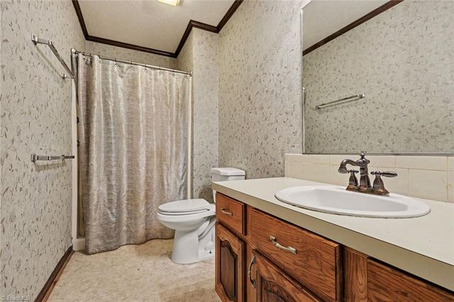 204 Ridgelea Court, Winston-salem, NC 27104