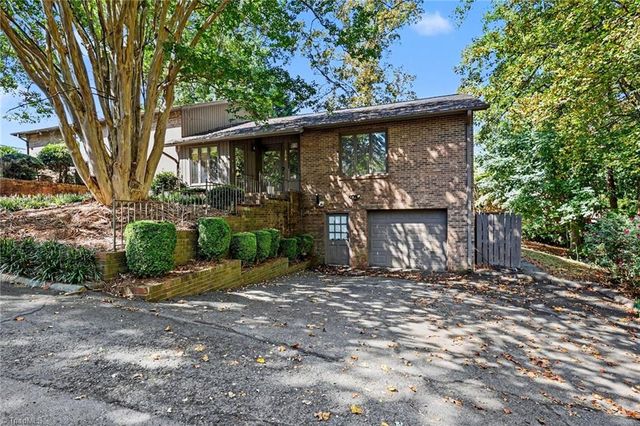 204 Ridgelea Court, Winston-salem, NC 27104