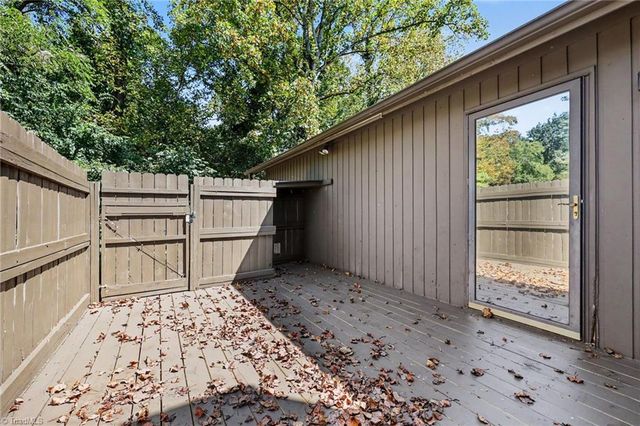 204 Ridgelea Court, Winston-salem, NC 27104