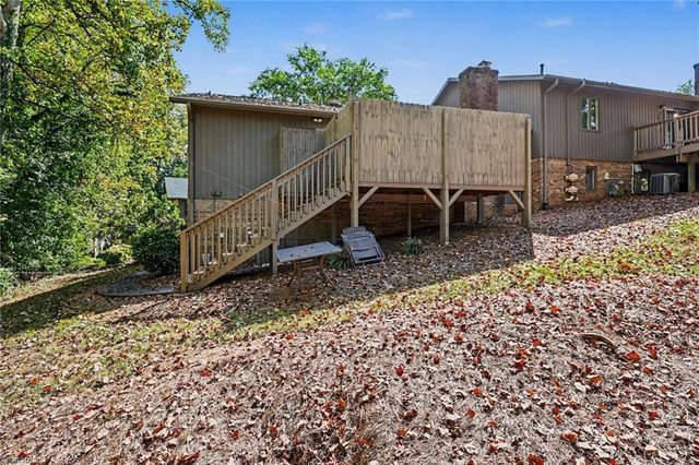 204 Ridgelea Court, Winston-salem, NC 27104
