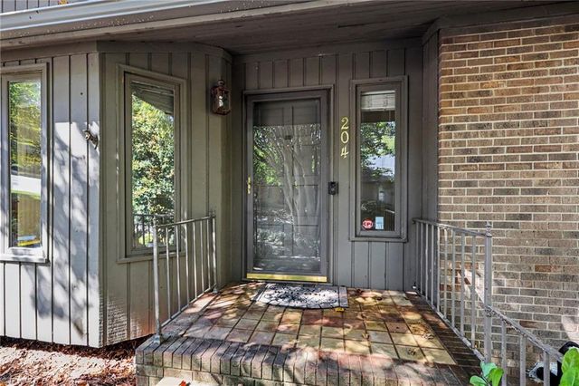 204 Ridgelea Court, Winston-salem, NC 27104