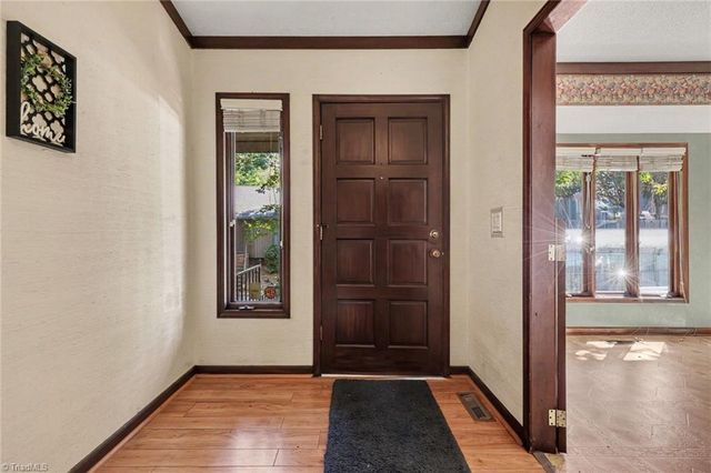 204 Ridgelea Court, Winston-salem, NC 27104