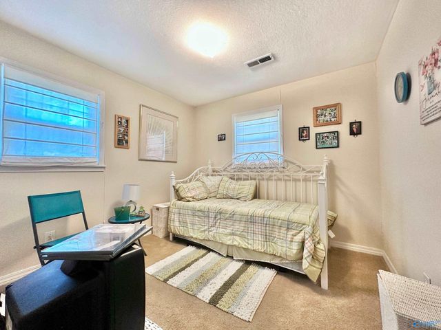 145 Lakewood Drive E, Muscle Shoals, AL 35661