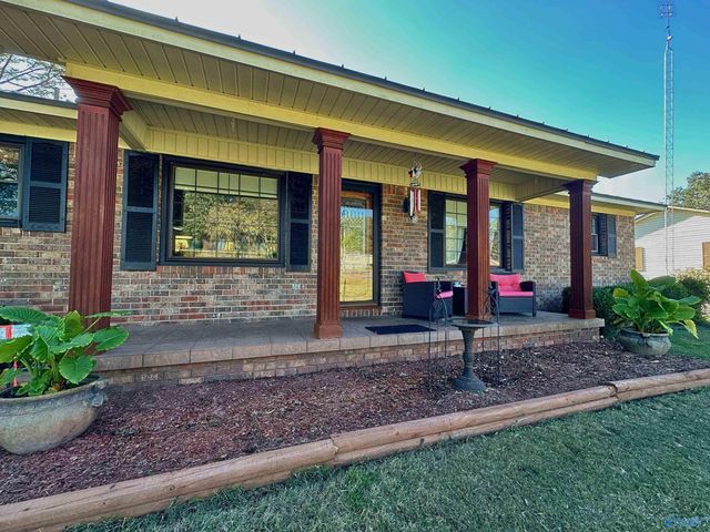 145 Lakewood Drive E, Muscle Shoals, AL 35661