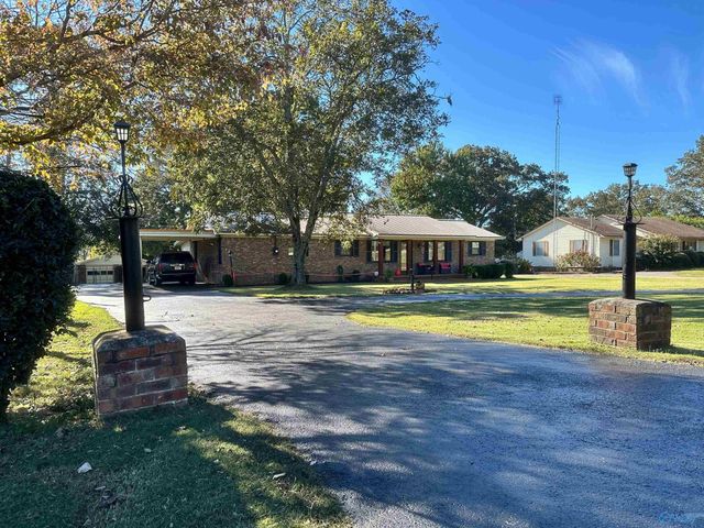 145 Lakewood Drive E, Muscle Shoals, AL 35661