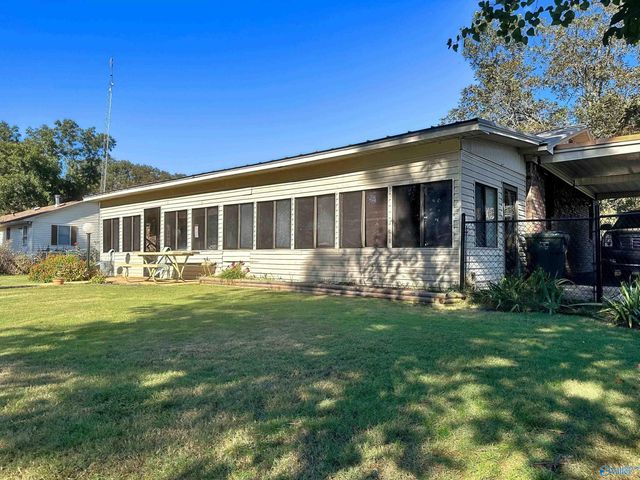 145 Lakewood Drive E, Muscle Shoals, AL 35661