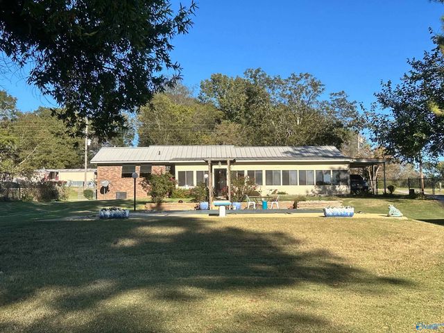 145 Lakewood Drive E, Muscle Shoals, AL 35661