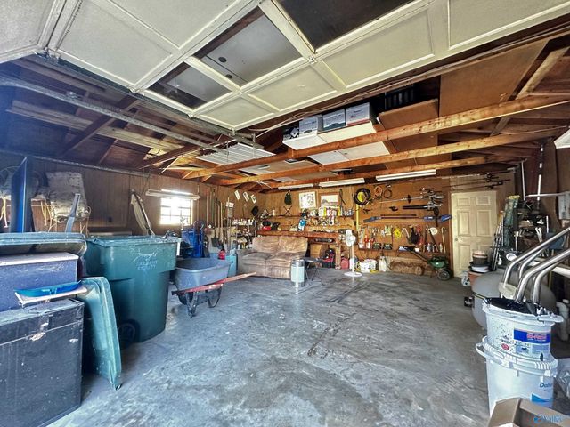 145 Lakewood Drive E, Muscle Shoals, AL 35661