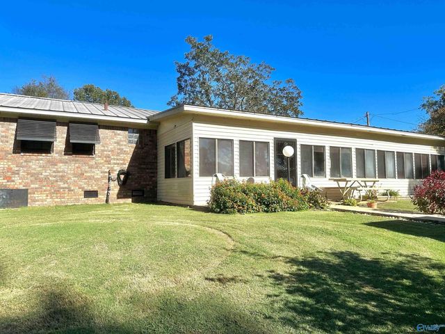 145 Lakewood Drive E, Muscle Shoals, AL 35661