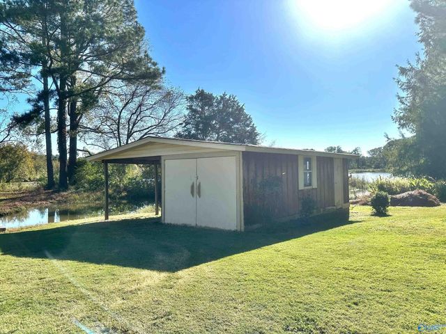 145 Lakewood Drive E, Muscle Shoals, AL 35661