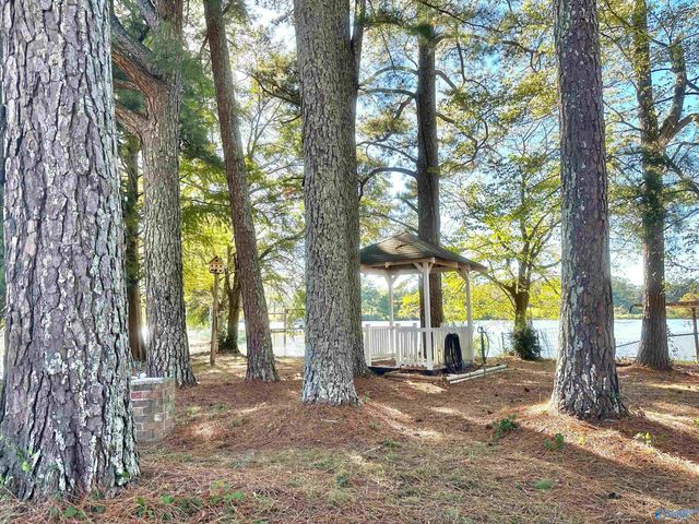 145 Lakewood Drive E, Muscle Shoals, AL 35661
