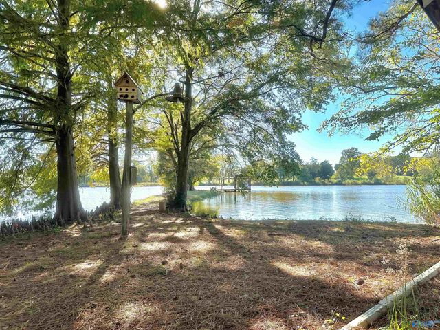 145 Lakewood Drive E, Muscle Shoals, AL 35661