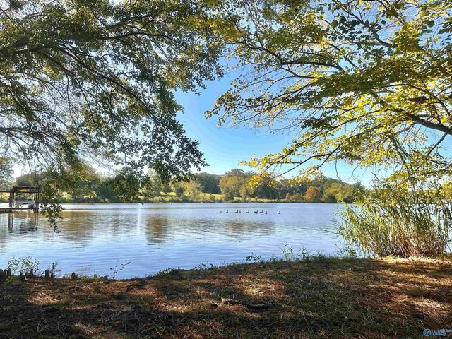 145 Lakewood Drive E, Muscle Shoals, AL 35661