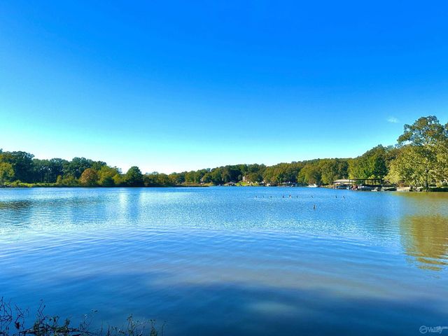 145 Lakewood Drive E, Muscle Shoals, AL 35661