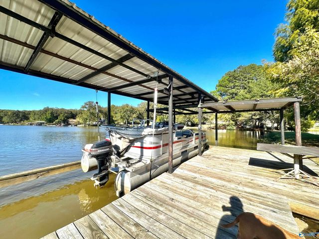 145 Lakewood Drive E, Muscle Shoals, AL 35661