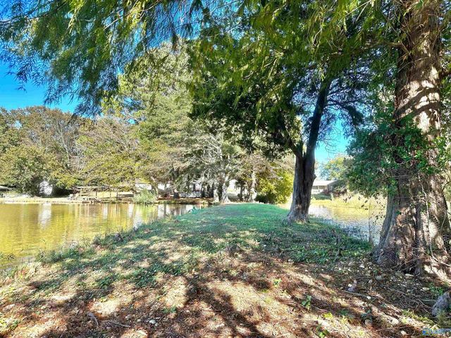 145 Lakewood Drive E, Muscle Shoals, AL 35661