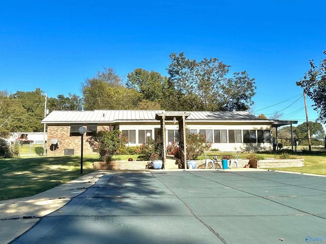 145 Lakewood Drive E, Muscle Shoals, AL 35661