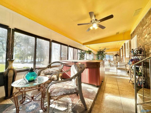 145 Lakewood Drive E, Muscle Shoals, AL 35661