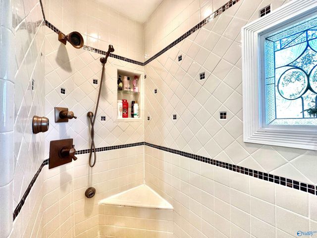 145 Lakewood Drive E, Muscle Shoals, AL 35661