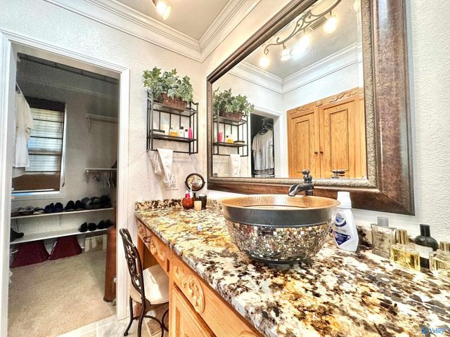 145 Lakewood Drive E, Muscle Shoals, AL 35661