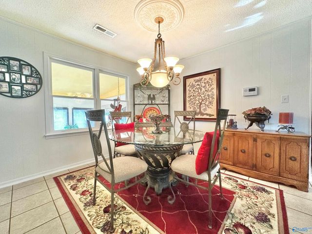 145 Lakewood Drive E, Muscle Shoals, AL 35661