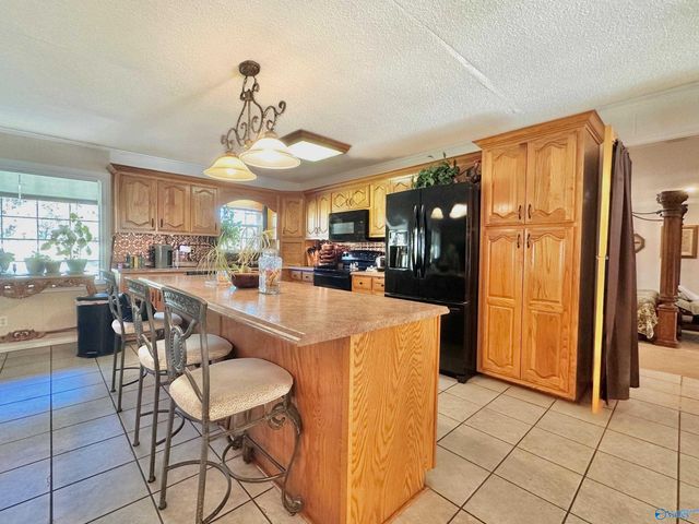 145 Lakewood Drive E, Muscle Shoals, AL 35661