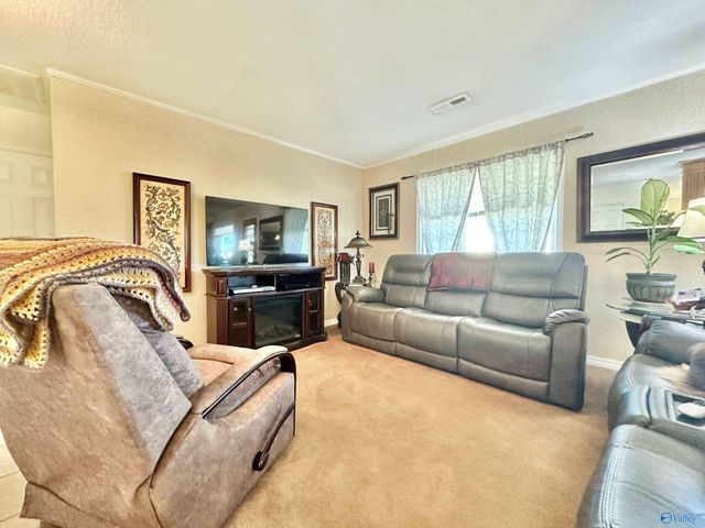 145 Lakewood Drive E, Muscle Shoals, AL 35661