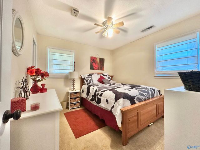 145 Lakewood Drive E, Muscle Shoals, AL 35661